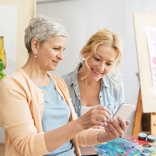 patient and daughter in the art room at Roxburghe House Aberdeen